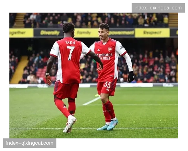 镜头回放：萨卡右路突破后倒三角，厄德高跟进推射完成一次经典快速进攻